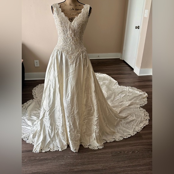Vintage Wedding Dress Size small/medium - Picture 2 of 2